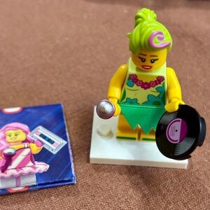 "Hula Lula," The LEGO Movie 2 Minifigure  with Stand, Accessories & Pamphlet